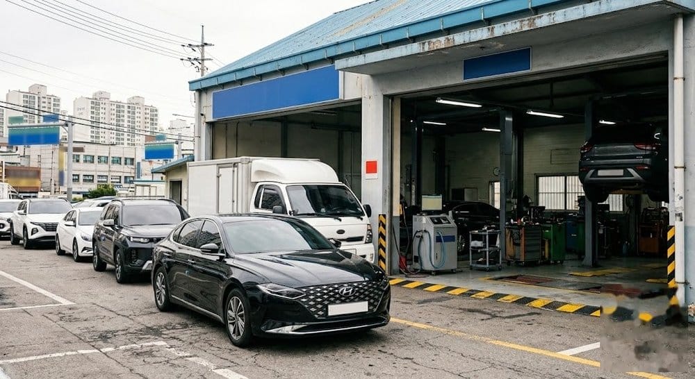 자동차 검사소 검사 라인에 들어선 차량